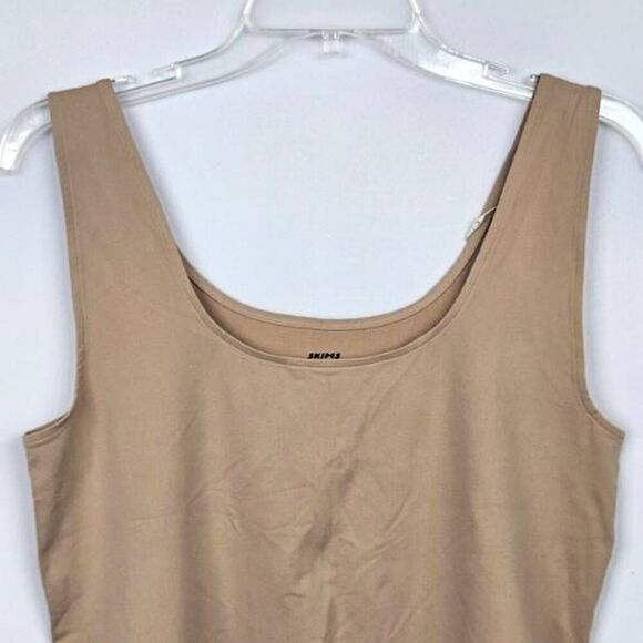 SKIMS Scoop Neck Tank NWT - Picture 2 of 7